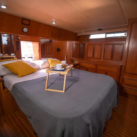 Bateau-hôtel Master&commander *