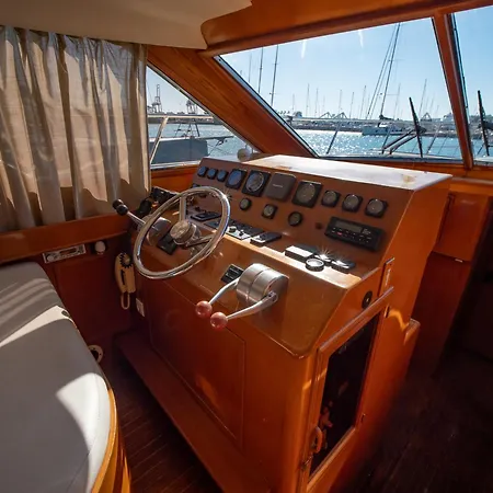 Master&commander Hotel na wodzie
