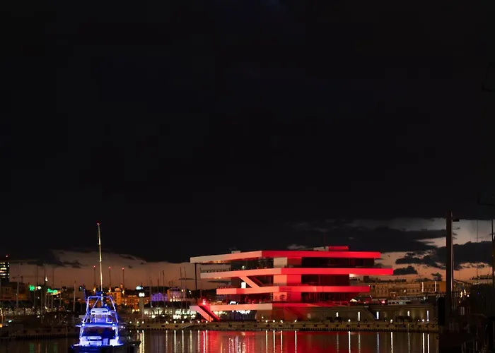 Úszó hotel Master&commander Valencia