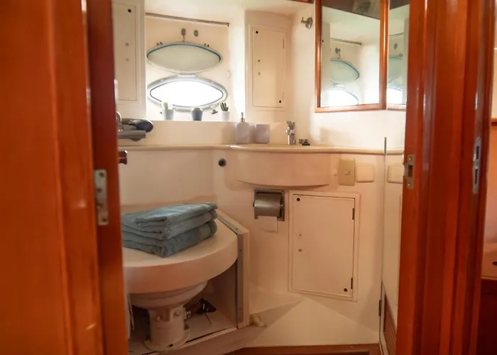 Bateau-hôtel Master&commander *