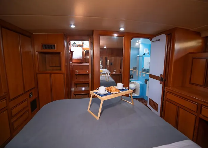 Master&commander Úszó hotel