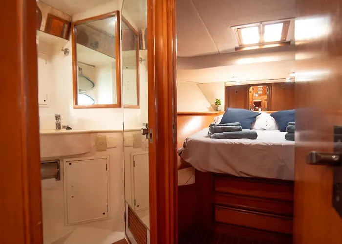 Πλωτό κατάλυμα Master&commander *