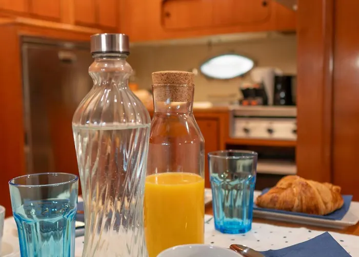 Πλωτό κατάλυμα Master&commander *