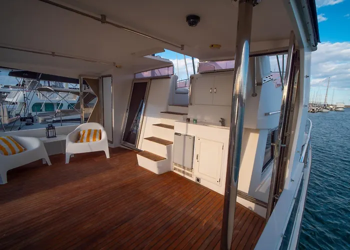 Πλωτό κατάλυμα Master&commander *