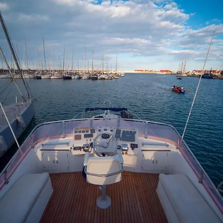 Master&commander Hotel en barco Valencia